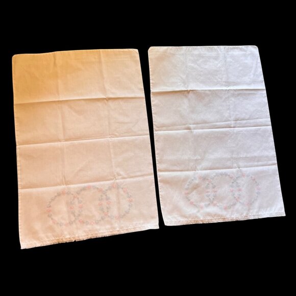 Vtg Handmade Embroidered Daisy Pillowcases Set of 2 Wreaths Pink Blue Circles - Picture 7 of 9